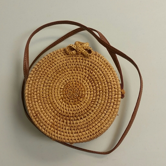 Handbags - Round crossbody basket purse NWOT